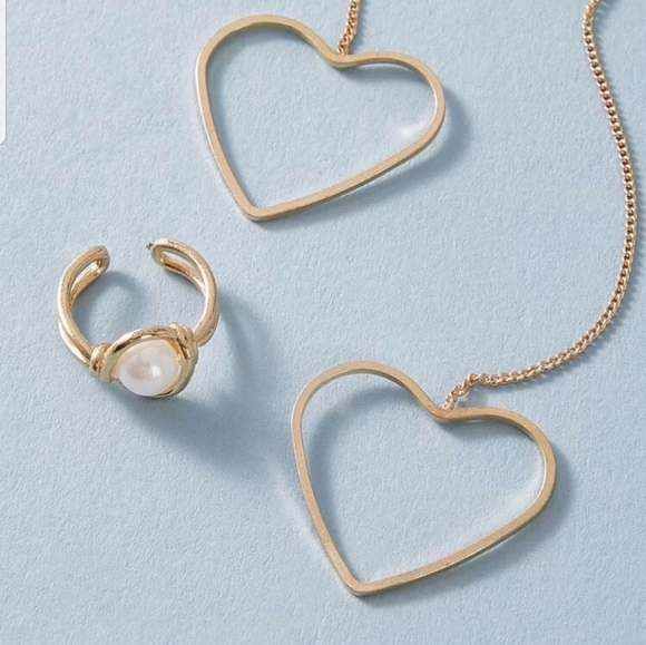 *Natasha* Heart and Cuff Earrings Set - Picture 3 of 3